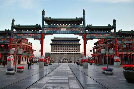 Đường Tiền Môn – phố cổ nhộn nhịp với kiến trúc truyền thống, hàng quán lâu đời và không khí đậm chất Bắc Kinh