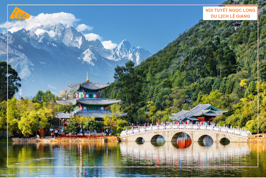 Núi Tuyết Ngọc Long nhìn từ xa