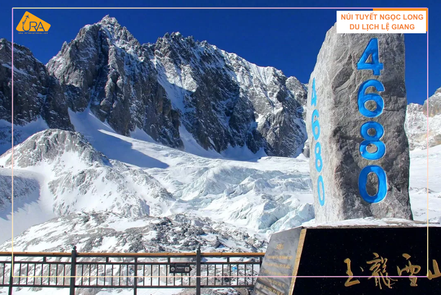 Núi Tuyết Ngọc Long