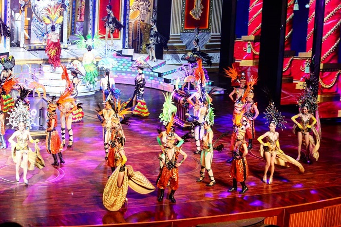 Show biểu diễn chuyên nghiệp do các vũ công chuyển giới thực hiện