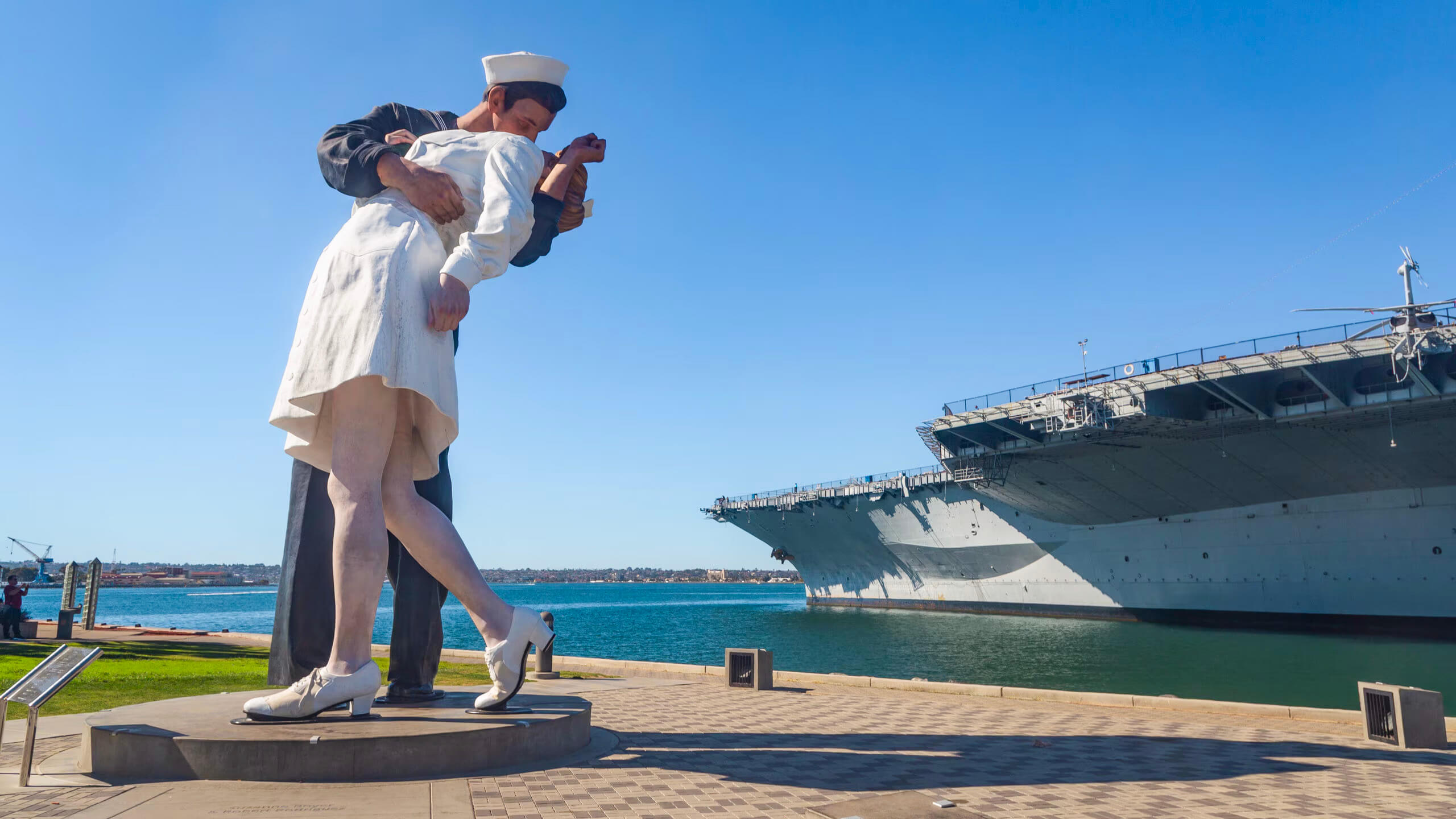 Bức tượng chàng lính Hải quân và cô y tá nổi tiếng