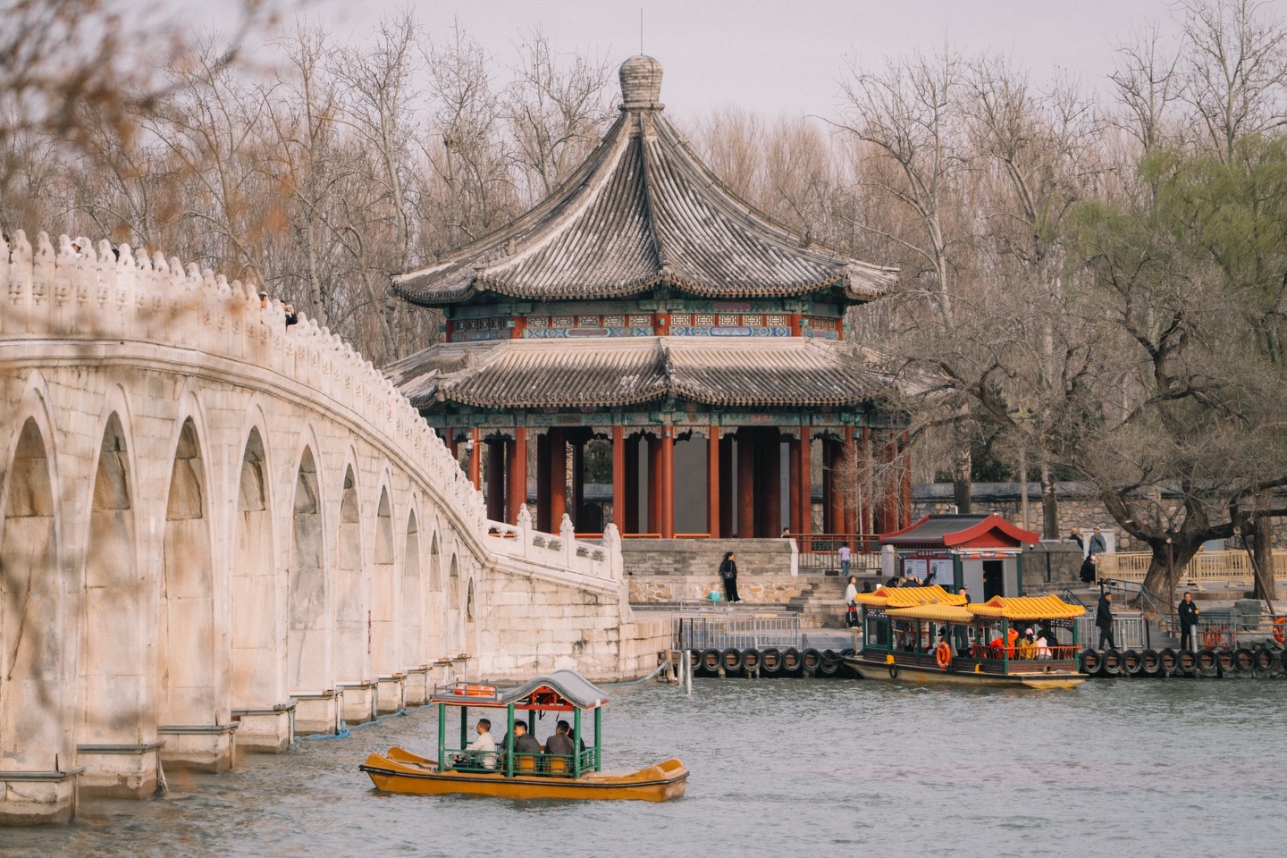 Dạo bước Di Hòa Viên – hồ nước yên bình, hành lang cổ kính và khung cảnh đậm chất hoàng gia Trung Hoa
