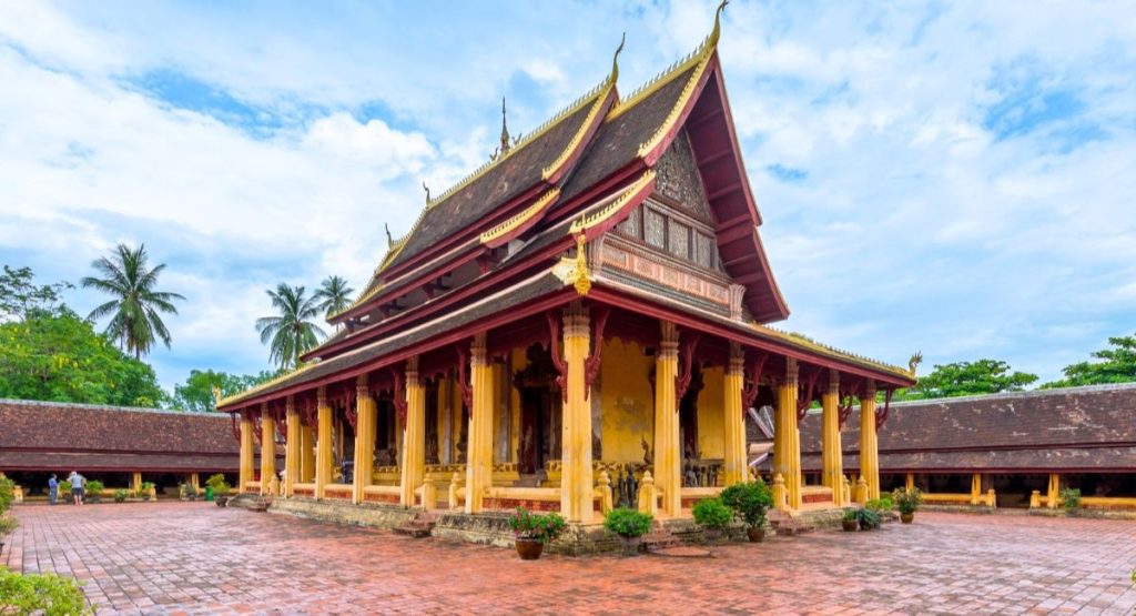 Chùa Sisaket – ngôi chùa cổ nổi tiếng với hơn tám ngàn bức tượng Phật lớn nhỏ